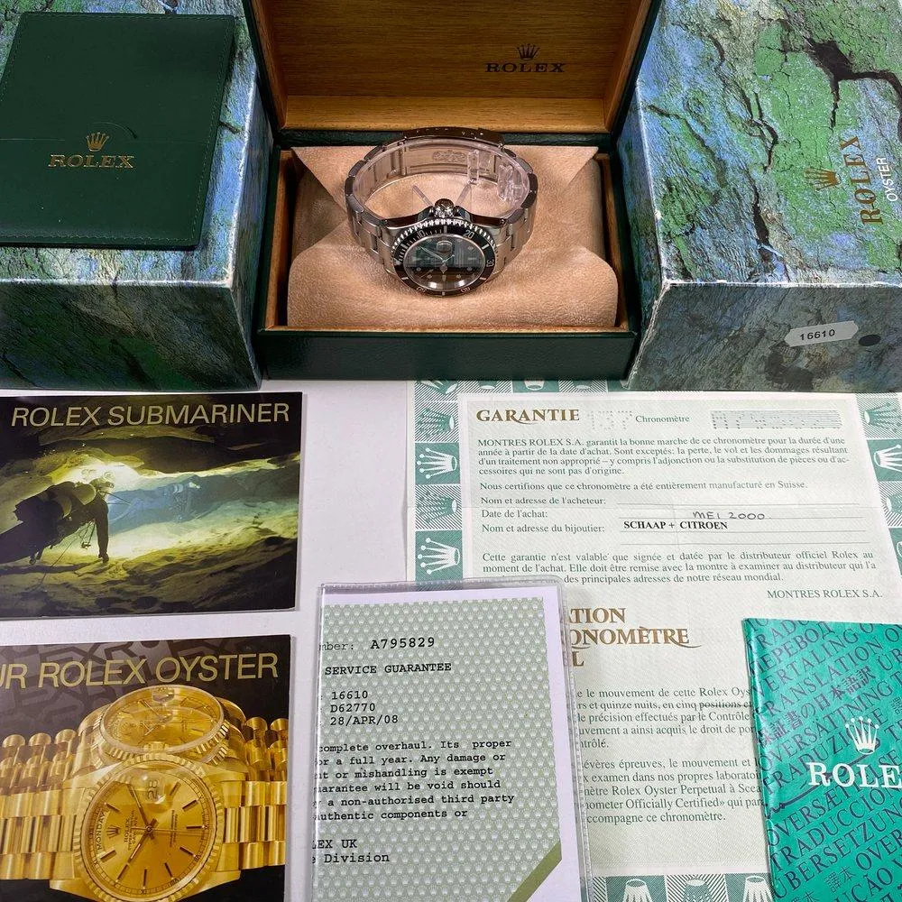 Rolex Submariner 16610 Date (2000)