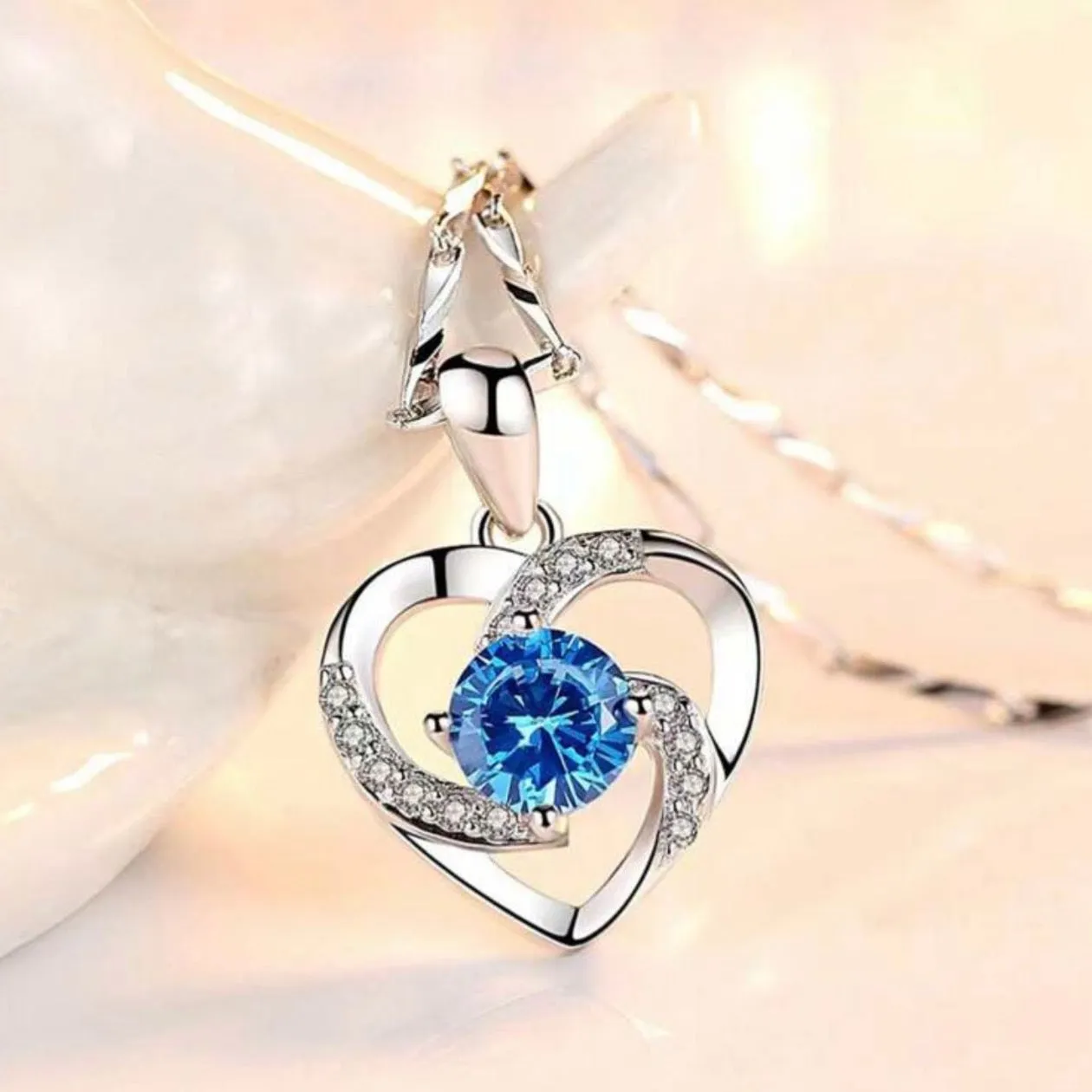 Rotatable Heart-Shaped Collarbone Chain