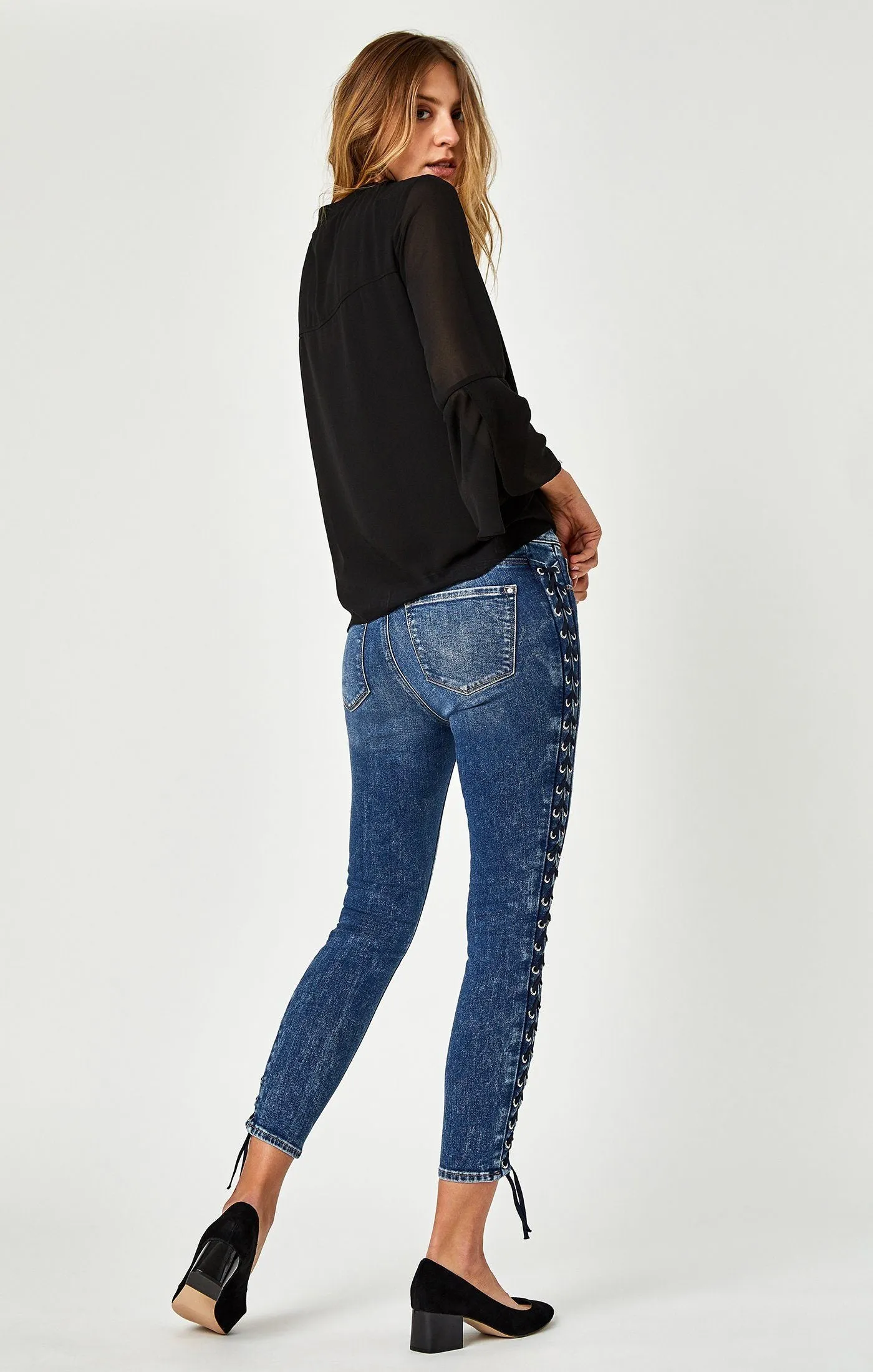 TESS SUPER SKINNY IN DARK EYELET